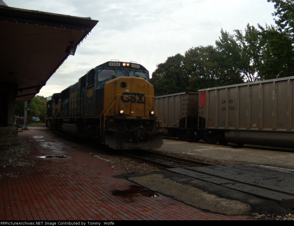 CSX 4504 and CSX 7510 lead the AASAM on its journey west as it meets a UP loaded coal heading east 